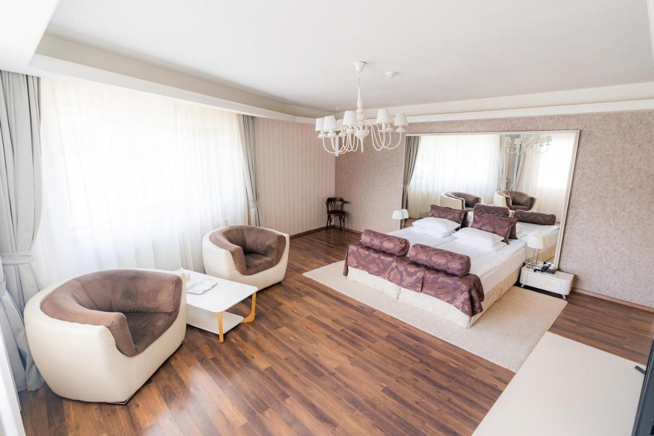 Hotel Belvedere Brasov Bagian luar foto