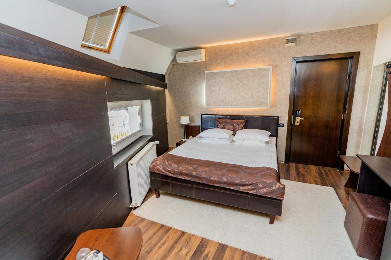 Hotel Belvedere Brasov Bagian luar foto