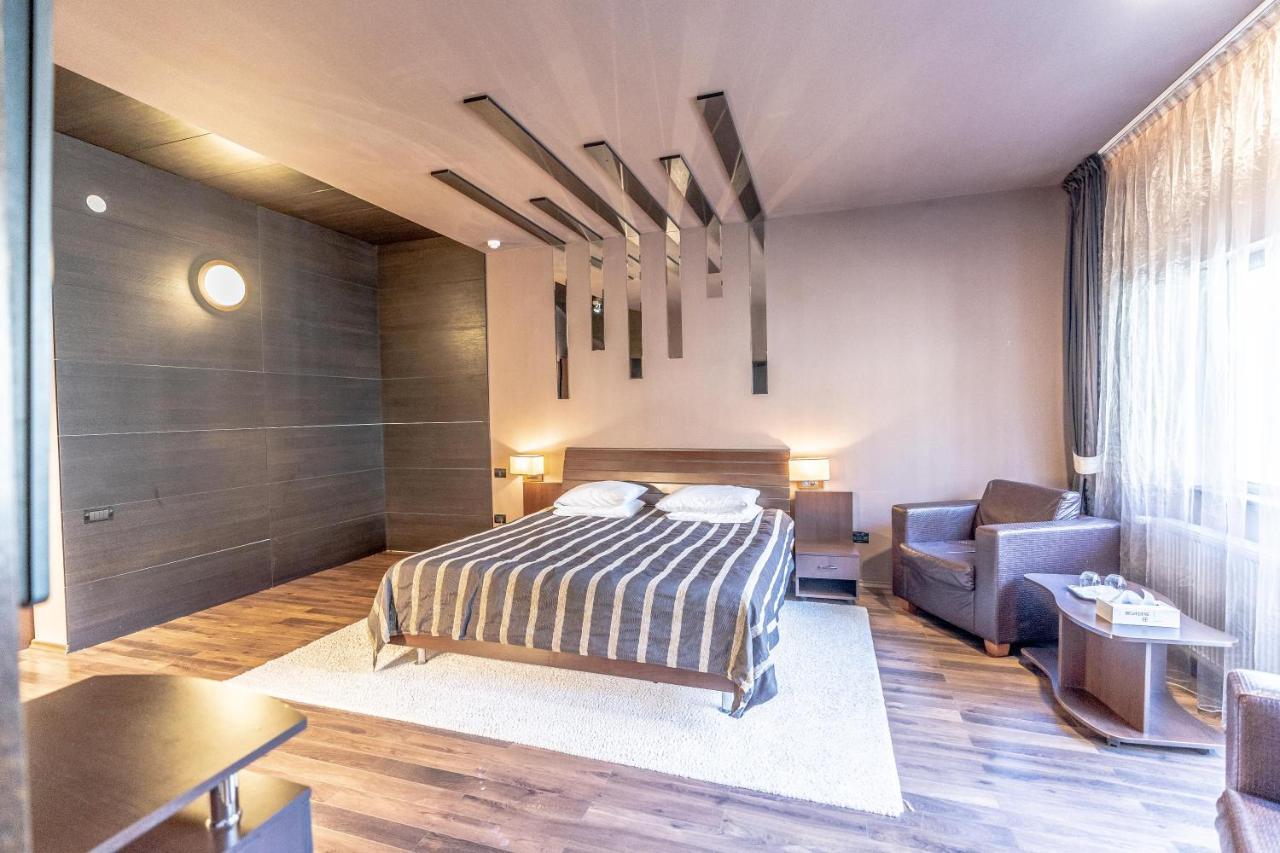 Hotel Belvedere Brasov Bagian luar foto