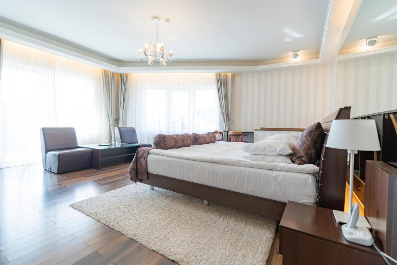 Hotel Belvedere Brasov Bagian luar foto