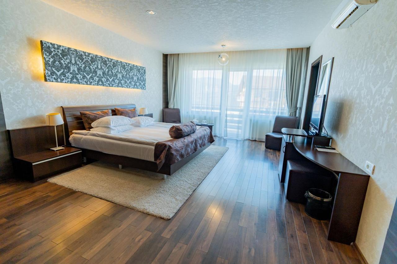 Hotel Belvedere Brasov Bagian luar foto