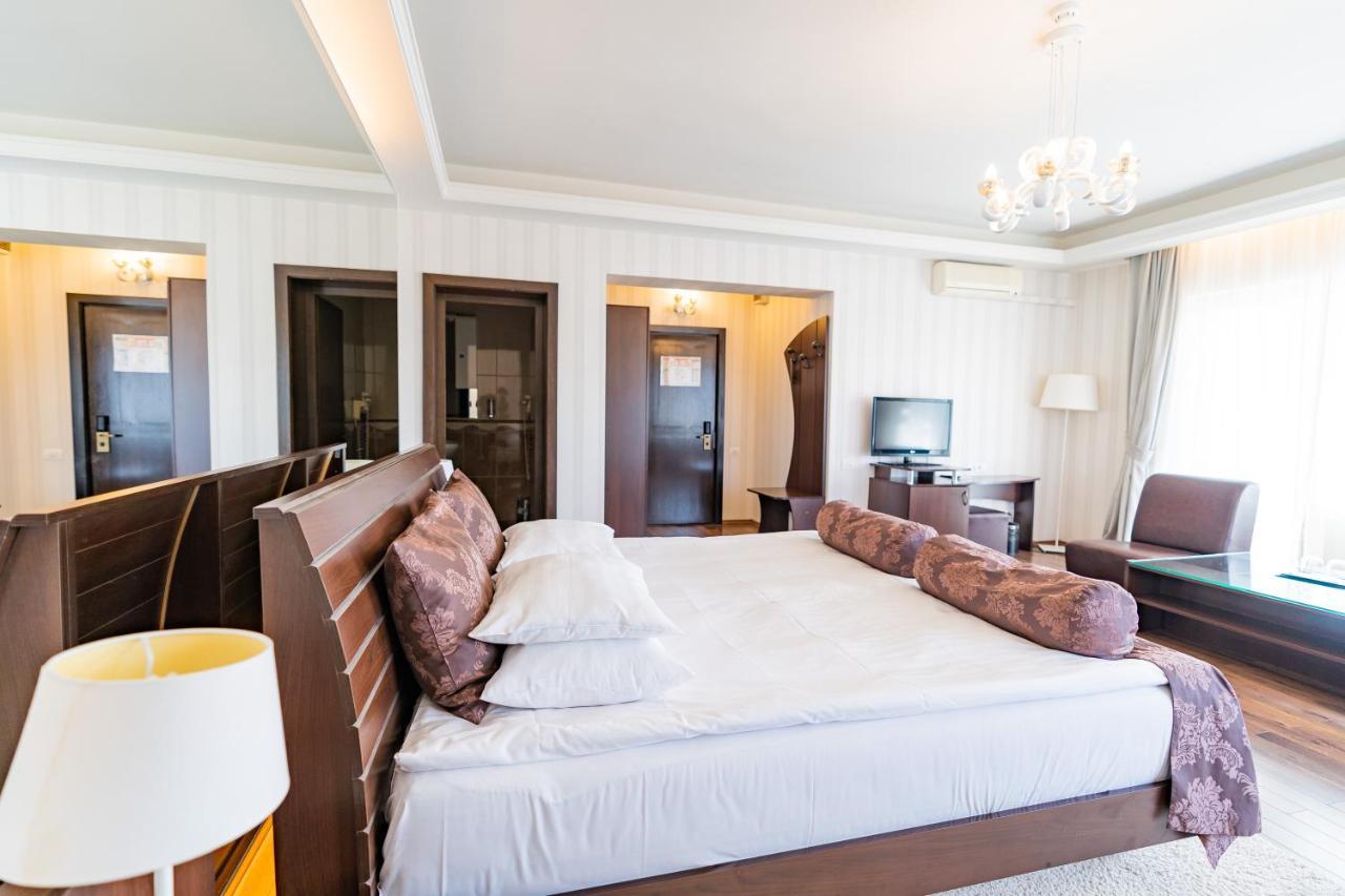 Hotel Belvedere Brasov Bagian luar foto