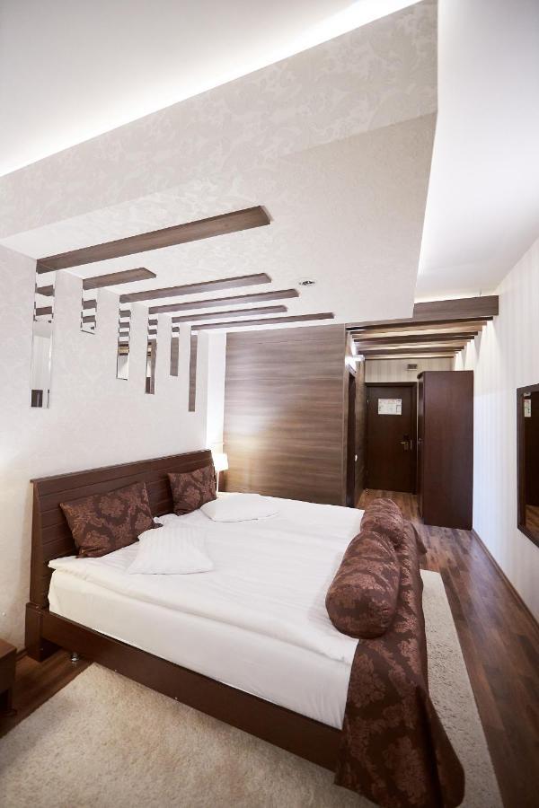 Hotel Belvedere Brasov Bagian luar foto