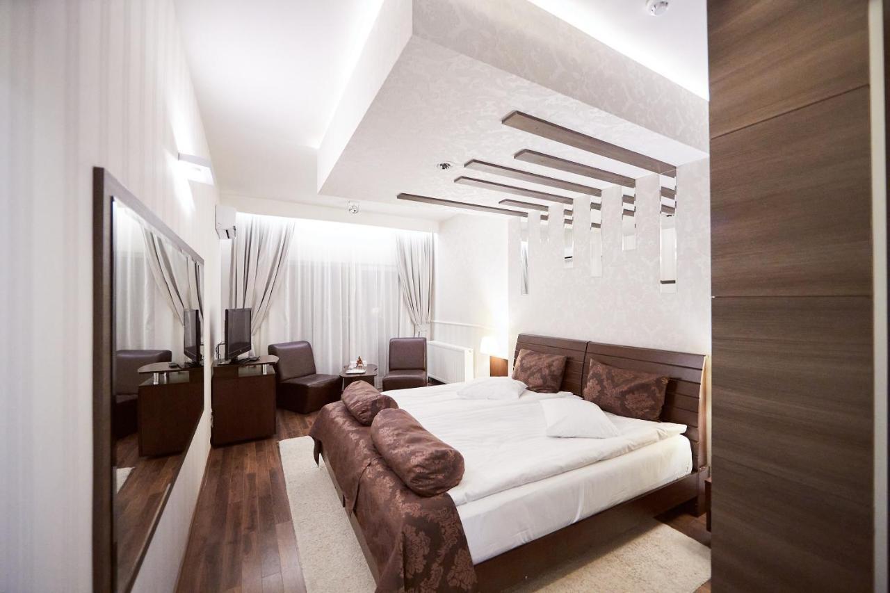 Hotel Belvedere Brasov Bagian luar foto