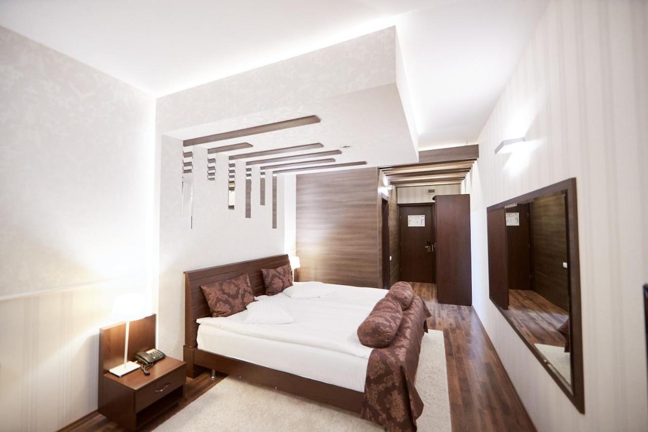 Hotel Belvedere Brasov Bagian luar foto