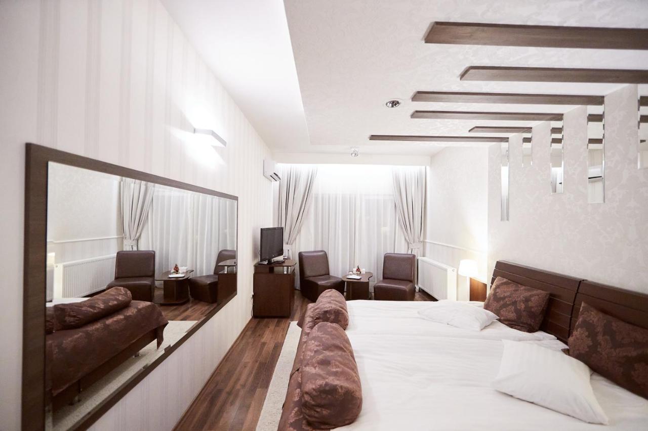 Hotel Belvedere Brasov Bagian luar foto