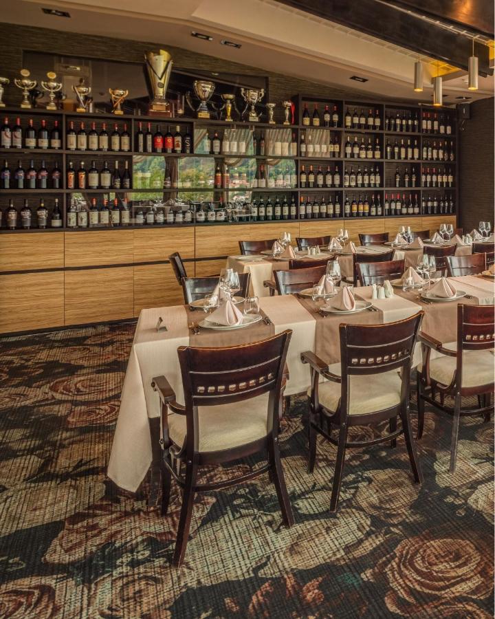Hotel Belvedere Brasov Bagian luar foto
