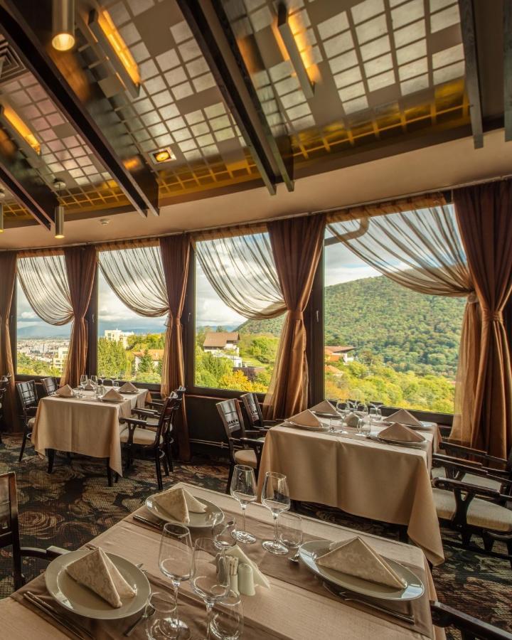 Hotel Belvedere Brasov Bagian luar foto